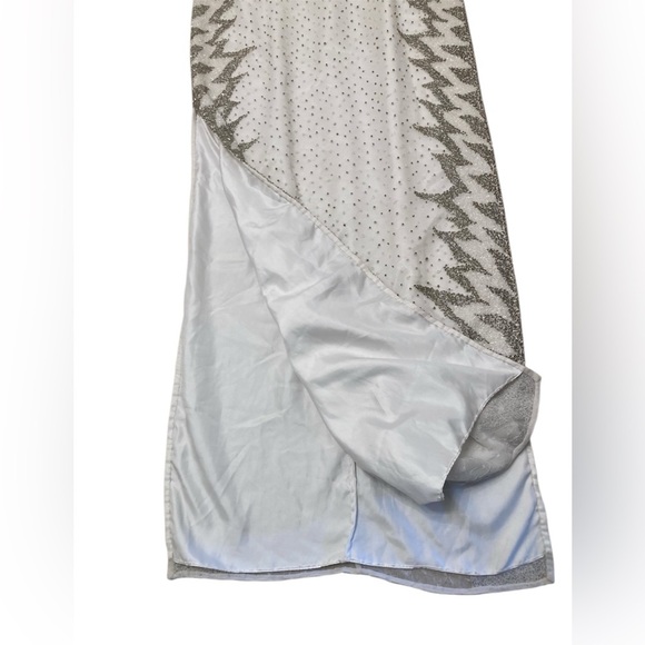 Je Matadi Beaded One-Shoulder Prom Dress, Gown, Sheath Dress White, Slit, Size 6 - Picture 6 of 11